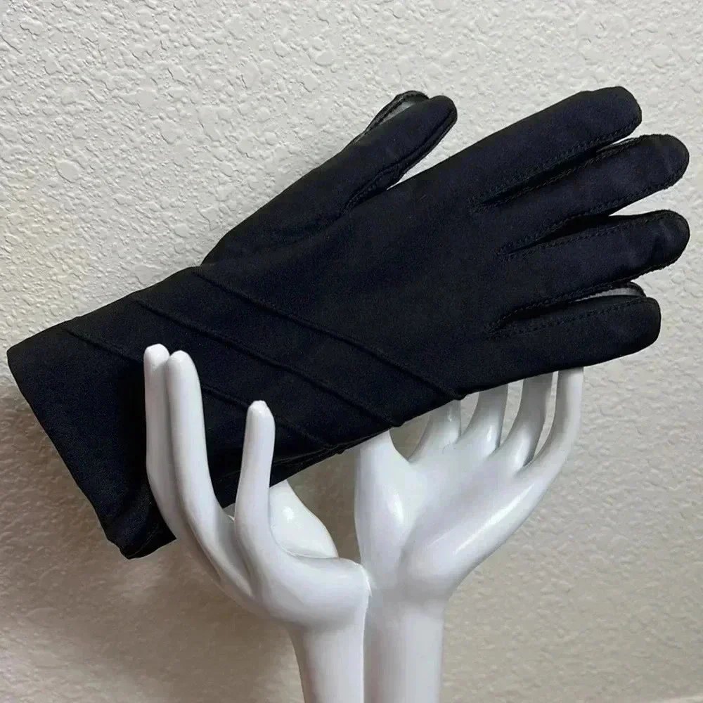 Isotoner Black Spandex Gloves OS